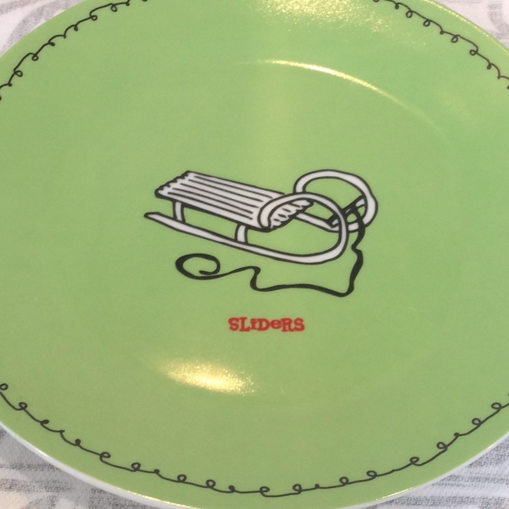 🎄 “Sliders” set of 4 porcelain holiday desert plates by Gibson. New in box.